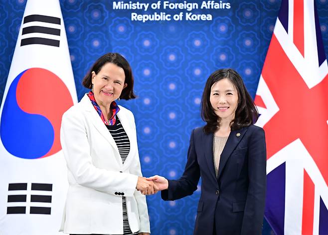 앞서 김진아 외교부 2차관과 ‘한·영 고위급 경제협의체’를 주재한 캐서린 웨스트 영국 외무부 인도·태평양 담당 장관.