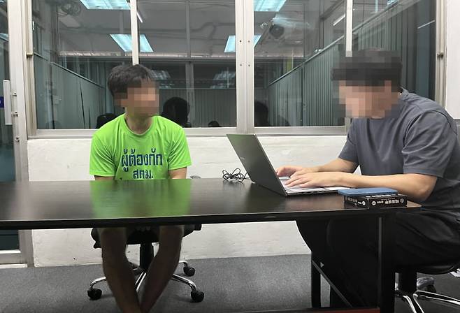 지난 5월 중국인 총책 검거 후 태국 현지에서 조사를 받고 있는 장면/사진=서울경찰청 제공