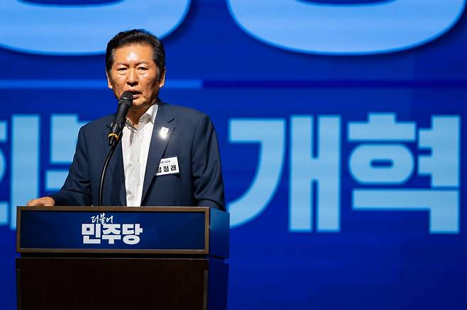 정청래 더불어민주당 대표가 28일 인천 중구 파라다이스시티 컨벤션센터에서 열린 2025 정기국회 더불어민주당 국회의원 워크숍에서 인사말을 하고 있다. / 사진=뉴스1