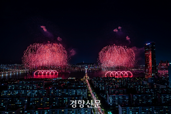 지난해 열린 서울세계불꽃축제 모습. 한화 제공