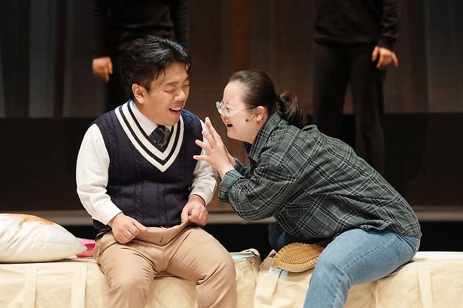 한국장애인문화예술원과 민간 제작사인 크리에이티브테이블 석영이 공동제작한  연극 ‘젤리피쉬’는 무장애 연극으로는 처음 국립극단의 우수 공연에 초청됐다.    (c)한국장애인문화예술원