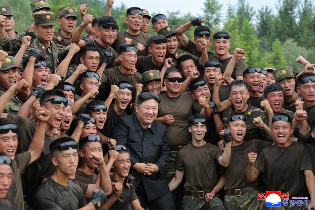북한 김정은 국무위원장이 지난 27일 조선인민군 총참모부 직속 특수작전 훈련기지를 방문하고 저격수구분대와 특수작전구분대 훈련실태를 요해(파악)했다고 조선중앙통신이 28일 보도했다. 조선중앙통신 캡처/연합뉴스