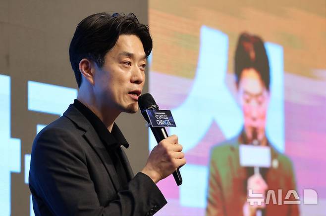 [서울=뉴시스] 권창회 기자 = 노용석 중소벤처기업부 차관이 지난 26일 오후 서울 강남구 조선팰리스 강남에서 열린 2025년 민관협력 오픈이노베이션 지원사업 업무협약식에서 인사말을 하고 있다. 2025.08.28. kch0523@newsis.com