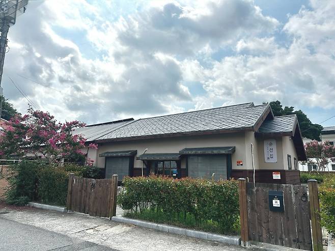 숙소로 운영되고 있는 원형을 간직한 철도관사. 순천시 제공