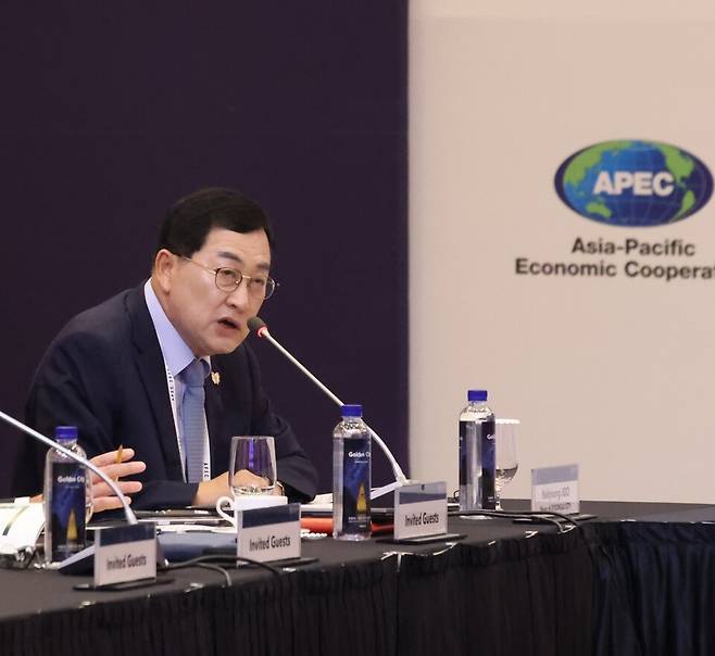 &nbsp;27일 경주힐튼호텔에서 열린 '2025 APEC 문화산업고위급대화'에서 개최도시인 경주시의 주낙영 시장이 환영사를 하고 있다. ⓒ경주시