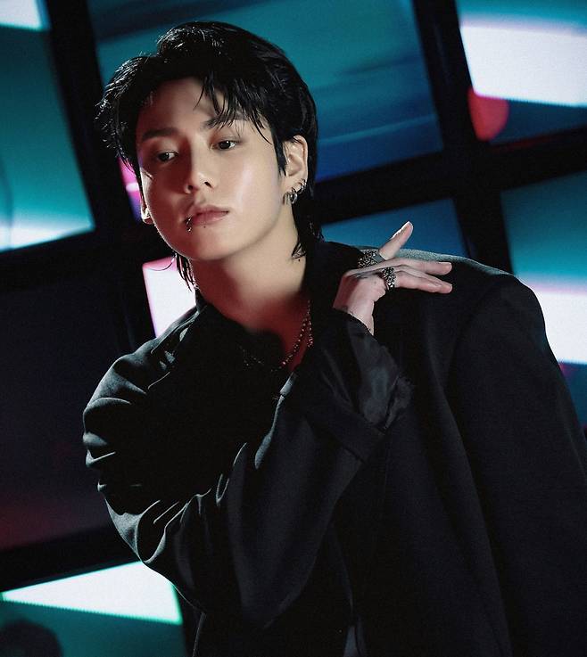 방탄소년단 정국, 스포티파이 글로벌 차트 앨범+음원 2곡 진입..亞솔로 최장 110주 ·94주 新기록