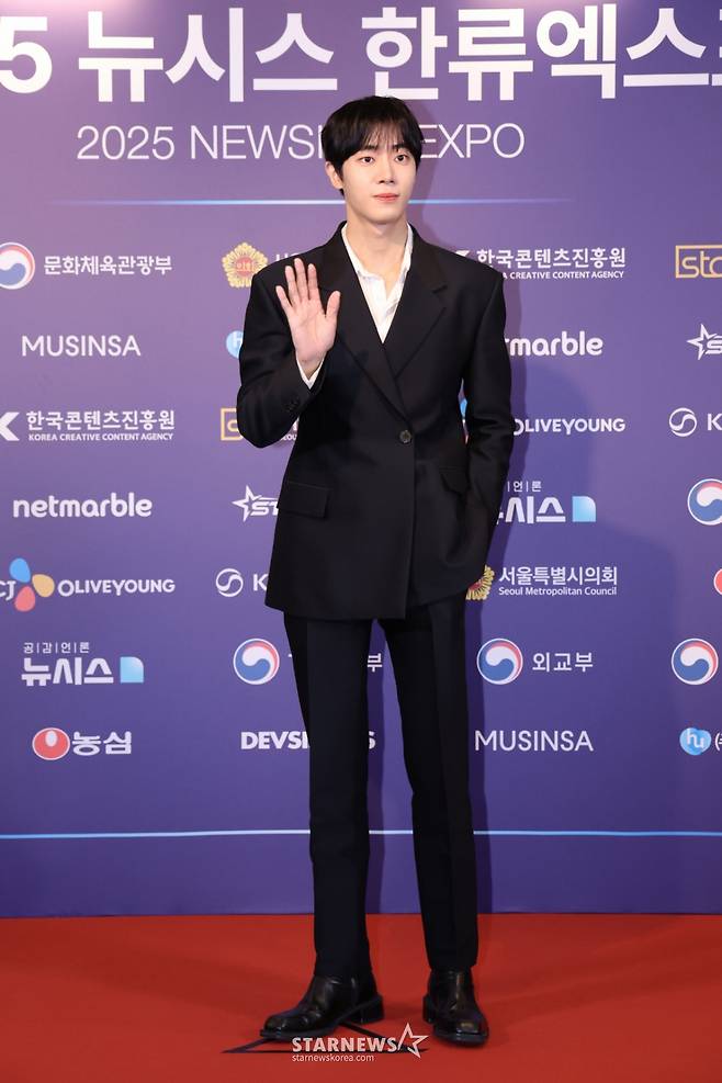 [서울=뉴시스] 조성우 기자 = 배우 추영우가 28일 서울 중구 롯데호텔에서 열린 제7회 뉴시스 한류엑스포(2025 K-엑스포) 포토월 행사에서 포즈를 취하고 있다. 2025.08.28. xconfind@newsis.com /사진=조성우