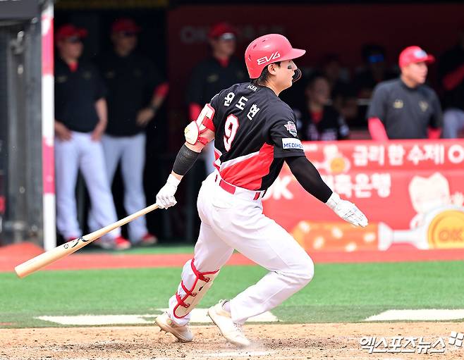 31일 오후 수원KT위즈파크에서 열린 '2025 신한 SOL Bank KBO리그' KIA 타이거즈와 KT 위즈의 경기, 5회초 1사 1루 KIA 윤도현이 좌전안타를 날리고 있다. 엑스포츠뉴스 DB