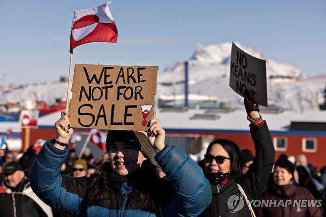 "우리는 매물이 아니다" 미국에 항의 시위하는 그린란드 주민들 ※ 기사 내용과 직접 관련 없음. [AFP 연합뉴스 자료사진. 재판매 및 DB 금지]
