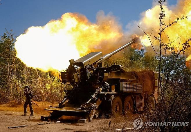 자포리자에서 자주포 발사하는 우크라이나군 [로이터=연합뉴스 자료사진. 재판매 및 DB 금지]