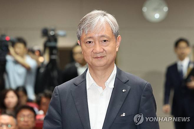 취임식 입장하는 이찬진 신임 금감원장 (서울=연합뉴스) 임화영 기자 = 이찬진 신임 금융감독원장이 14일 서울 여의도 금융감독원에서 열린 취임식에 입장하고 있다. 2025.8.14 hwayoung7@yna.co.kr