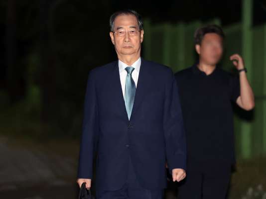 (서울구치소 나서는 한덕수 전 총리)
