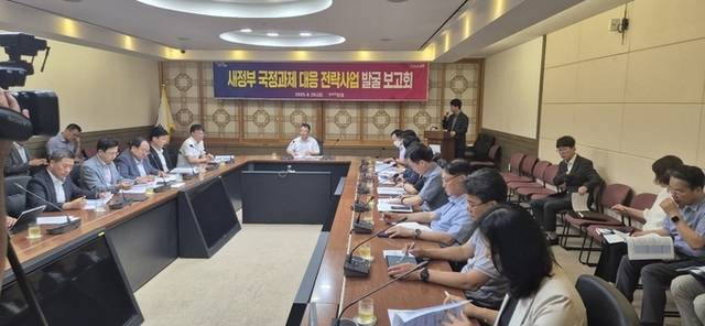 ▲ 포항시가 29일 장상길 부시장 주재로 '새정부 국정과제 대응 전략사업 발굴 보고회'를 개최하고 있다.