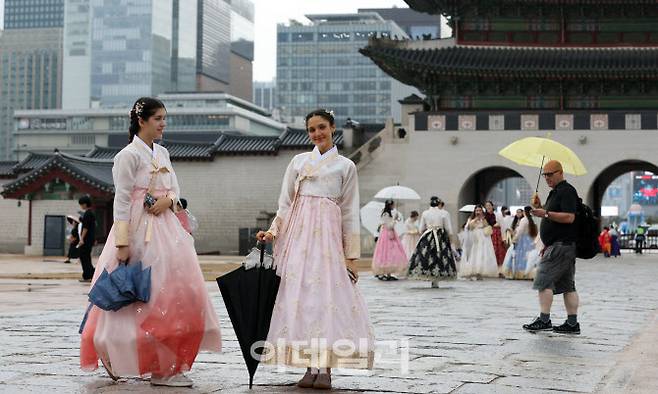[이데일리 방인권 기자] 경복궁을 찾은 외국인 관광객