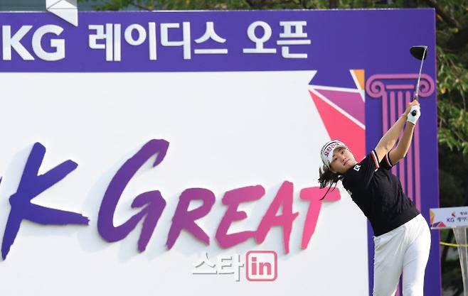 제14회 KG 레이디스 오픈 1R가 29일 경기도 용인시 처인구 써닝포인트CC에서 진행됐다. 노승희가 10번홀에서 티샷을 하고 있다. 사진=노진환 기자