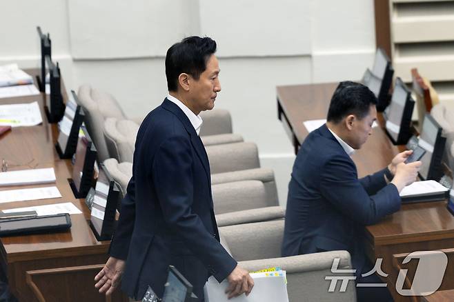 오세훈 서울시장이 11일 오후 서울 중구 서울시의회에서 열린 제331회 정례회 제2차 본회의에 참석하고 있다. ⓒ News1 이승배 기자