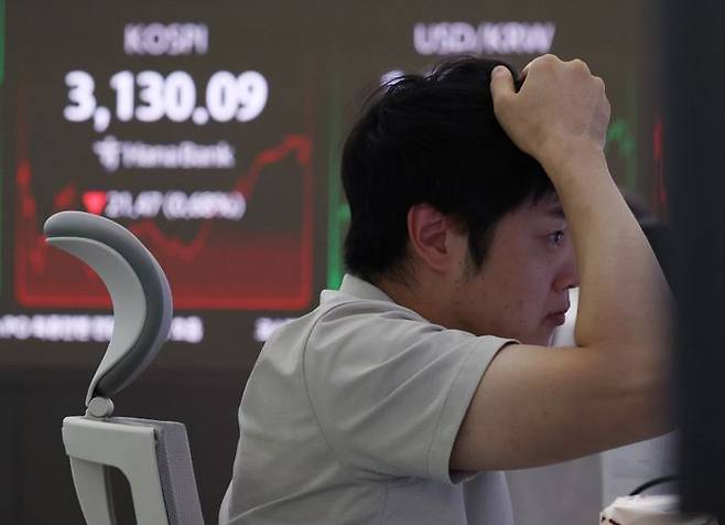 서울 중구 하나은행 딜링룸에서 딜러들이 업무를 보고 있다(자료사진) ⓒ뉴시스