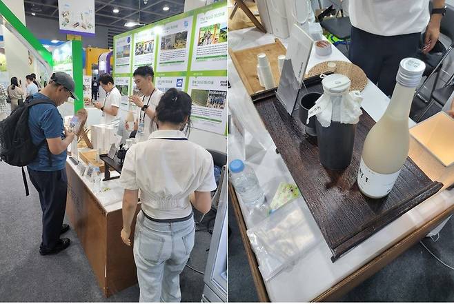 전북 군산의 ‘술익는 마을’ 부스에서 프리미엄 막걸리를 소개하는 조권능 대표. 박태근 기자 ptk@donga.com