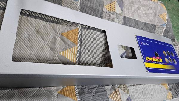 스틱 패널을 붙여보니 매우 깔끔한 신품같은 느낌이 든다. 매우 만족스럽다