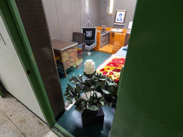 박종철 열사가 희생된, 옛 남영동 대공분실 509호에 전시된 다여 스님의 '왕생화'. 홍철기 사진작가 촬영, 민주화운동기념사업회 제공