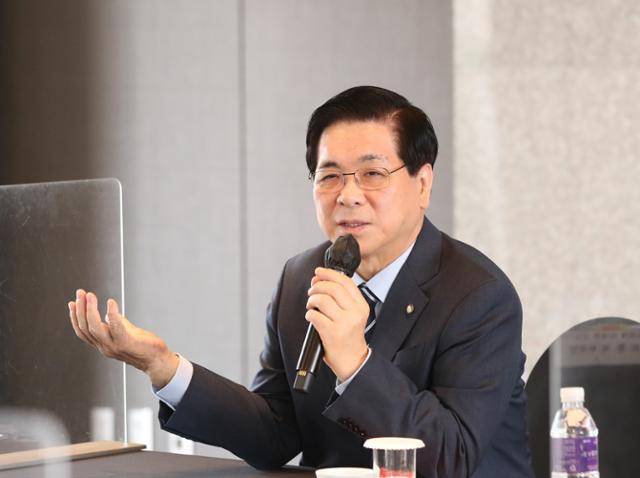 이영훈 여의도순복음교회 담임목사가 14일 서울 중구에서 열린 기자간담회에 참석해 평양심장병원 건설 현황을 설명하고 있다. 여의도순복음교회 제공