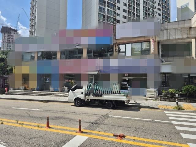 의왕시 한 태권도장에서 관장이 원생을 폭행했다며 고소장이 접수돼 경찰이 수사에 나섰다. 사진은 해당 태권도장이 위치한 건물 전경. 임진흥기자