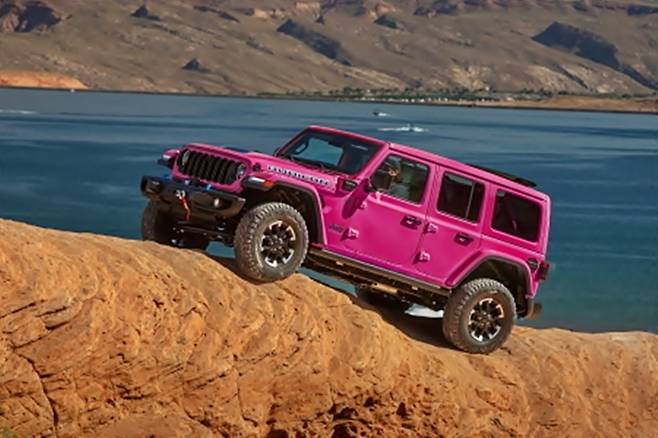 ‘핫핑크’ 랭글러 투스카데로 [사진출처=지프]