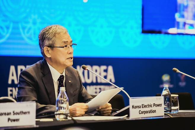APEC 장관회의서 '제 2의 전력망 혁신'을 선언하고 있는 김동철 사장/사진제공=한국전력