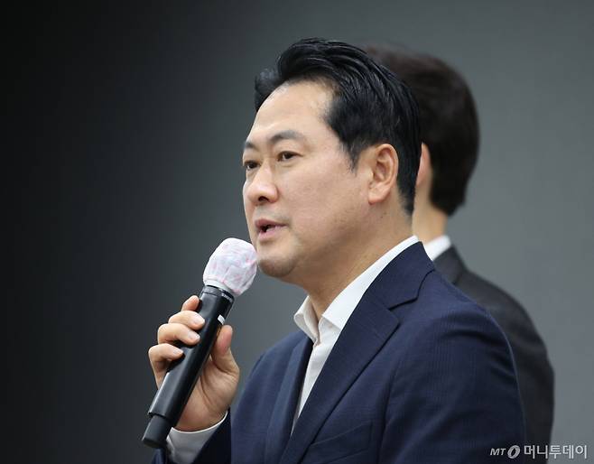 [인천=뉴시스] 김금보 기자 = 장동혁 국민의힘 대표가 28일 오후 인천 중구 인천국제공항공사 항공교육원에서 현안 관련 기자간담회를 열고 발언을 하고 있다. 2025.08.28. kgb@newsis.com /사진=김금보