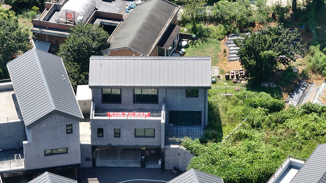 오는 9월 1일 3차 경매를 앞둔 경기 광주시 도척면 도웅리에 있는 토지와 주택 모습  안경찬 PD