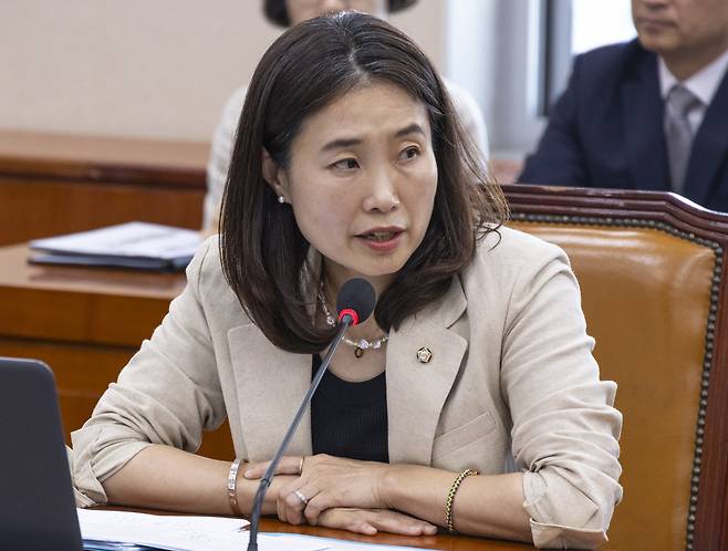 지난 18일 국회에서 열린 기후위기특별위원회 전체회의에서 김소희 국민의힘 의원이 인사말을 하고 있다. [연합]