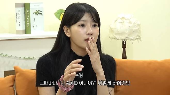 [서울=뉴시스] 그룹 '러블리즈' 이미주가 29일 유튜브 채널을 통해 주의력결핍행동장애(ADHD) 검사를 받는 모습을 공개했다. (사진=이미주 유튜브 채널 '그냥 이미주' 화면 캡처) 2025.08.29. photo@newsis.com *재판매 및 DB 금지