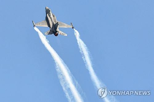 2023년 라돔 에어쇼 당시 F-16 전투기 [EPA 연합뉴스 자료사진. 재판매 및 DB 금지]