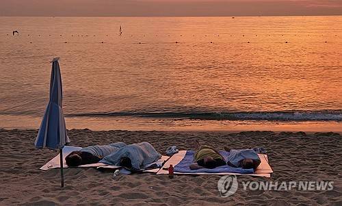 강릉 열대야 [연합뉴스 제공]