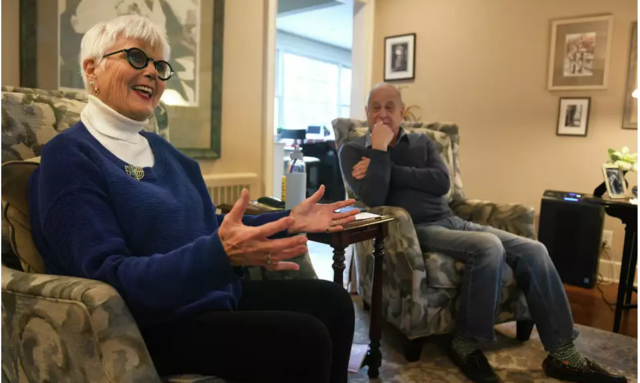 2023년 12월7일 린다 블루스타인과 남편인 폴 블루스타인이 코네티컷주에 있는 자택에서 인터뷰를 하고 있다. 허스트 코네티컷 미디어·코네티컷 지역신문 ‘CT insider’ 보도 화면 캡처