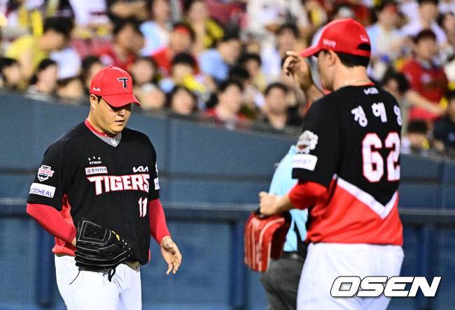 KIA 투수 정해영(오른쪽)과 조상우 / OSEN DB