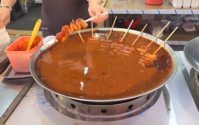 지난 18일 유튜브에 올라온 부산 기장군 해동용궁사 인근 노점 모습. 투깝이 유튜브 채널 캡처