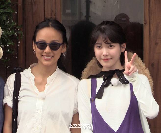 ‘효리네 민박’에 출연한 가수 이효리와 아이유. JTBC 제공