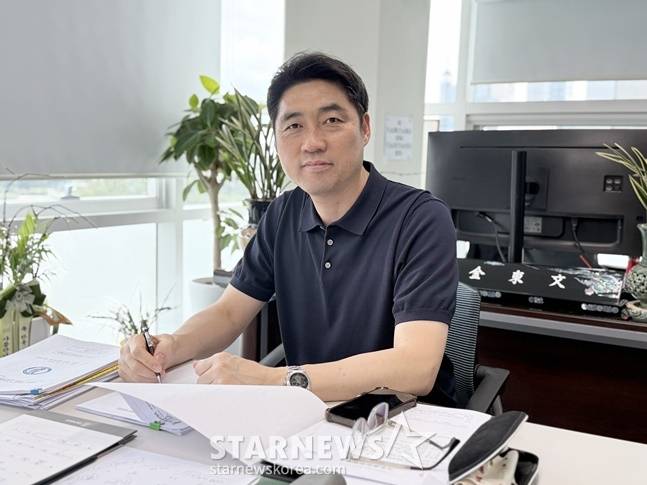김동문 대한배드민턴협회장이 스타뉴스와 인터뷰를 하고 있다. /사진=양정웅 기자