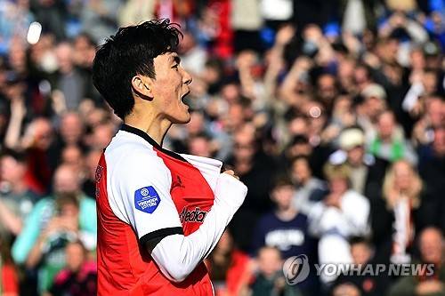 대한민국 축구 국가대표팀 핵심 미드필더 황인범이 부상으로 9월 A매치 미국 원정에 불참한다. 대한축구협회는 29일 황인범이 종아리 근육 부상으로 9월 미국 원정 소집 제외됐으며, 강원FC 미드필더 서민우를 대체 발탁했다고 알렸다. 연합뉴스