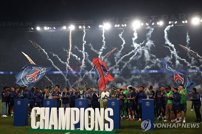 2024-2025시즌 UCL 챔피언 파리 생제르맹 선수들의 세리머니 모습. [AFP=연합뉴스 자료사진]