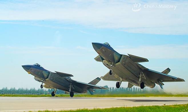 이륙 중인 중국 J-20 스텔스 전투기 [중국 글로벌타임스 캡처. 재판매 및 DB 금지]