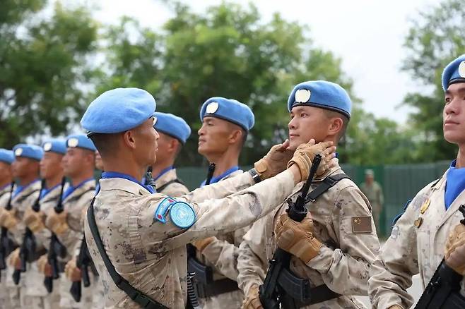 중국 전승절 열병식을 앞두고 지난 12일 훈련하는 평화유지군 장병들 [출처: 바이두. 재판매 및 DB 금지]