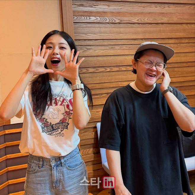 HYNN(왼쪽), 김신영