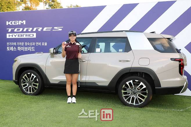 조아연이 30일 경기도 용인시 써닝포인트에서 열린 제14회 KG레이디스오픈 2라운드 16번 홀에서 홀인원에 성공했다. 조아연은 해당 홀에 부상으로 걸린 KGM 토레스 하이브리드를 받는다. 사진=이데일리 골프in(용인)=조원범 기자