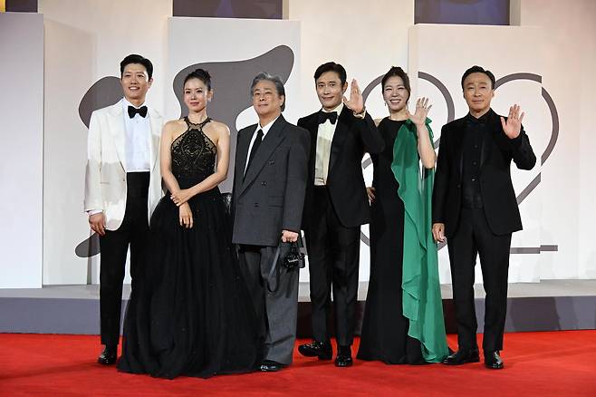 '어쩔수가없다' 배우 박희순, 손예진, 박찬욱 감독, 이병헌, 염혜란, 이성민(왼쪽부터 ,CJ ENM 제공)