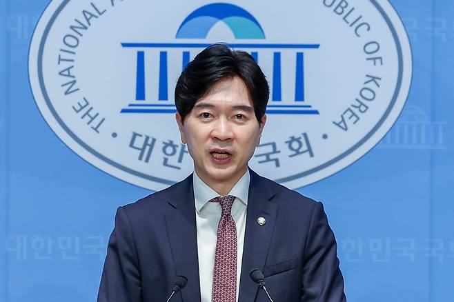 박성훈 국민의힘 수석대변인이 서울 여의도 국회 소통관에서 논평을 하고 있다. /뉴스1
