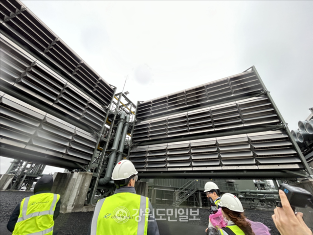 ▲ 아이슬란드 헬리셰이디 지역에 위치한 클라임웍스(Climeworks)의 DAC 플랜트 ‘매머드’ . 김영희