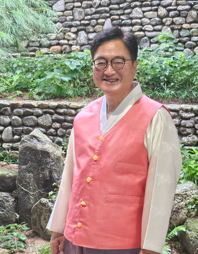 한복을 입은 우원식 국회의장. 우 의장 페이스북