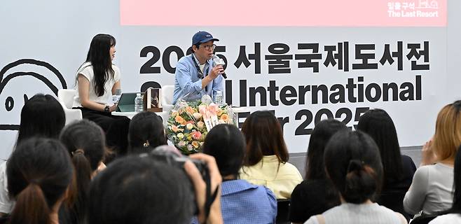 Chef Choi Kang-rok (right) speaks during a session for his debut essay collection "Cooking for Life" at the 2025 Seoul International Book Fair at Coex on Wednesday. (Im Se-jun/The Korea Herald)